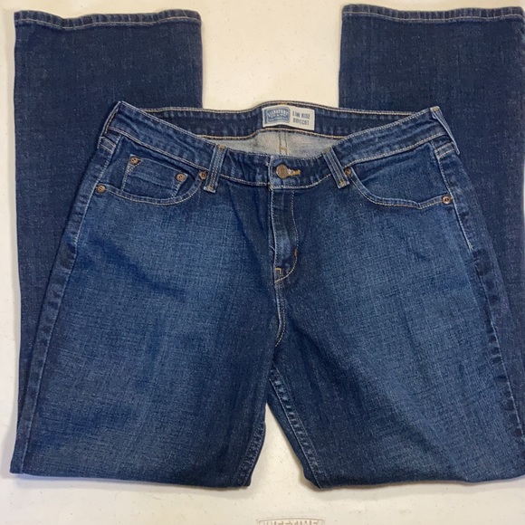 🎉HP🎉Levi’s low rise bootcut Jeans - Picture 3 of 10